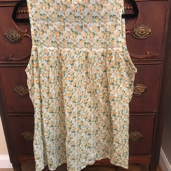 Cute 🥰 Ichioku brand lightweight blouse, size M - Picture 2 of 8